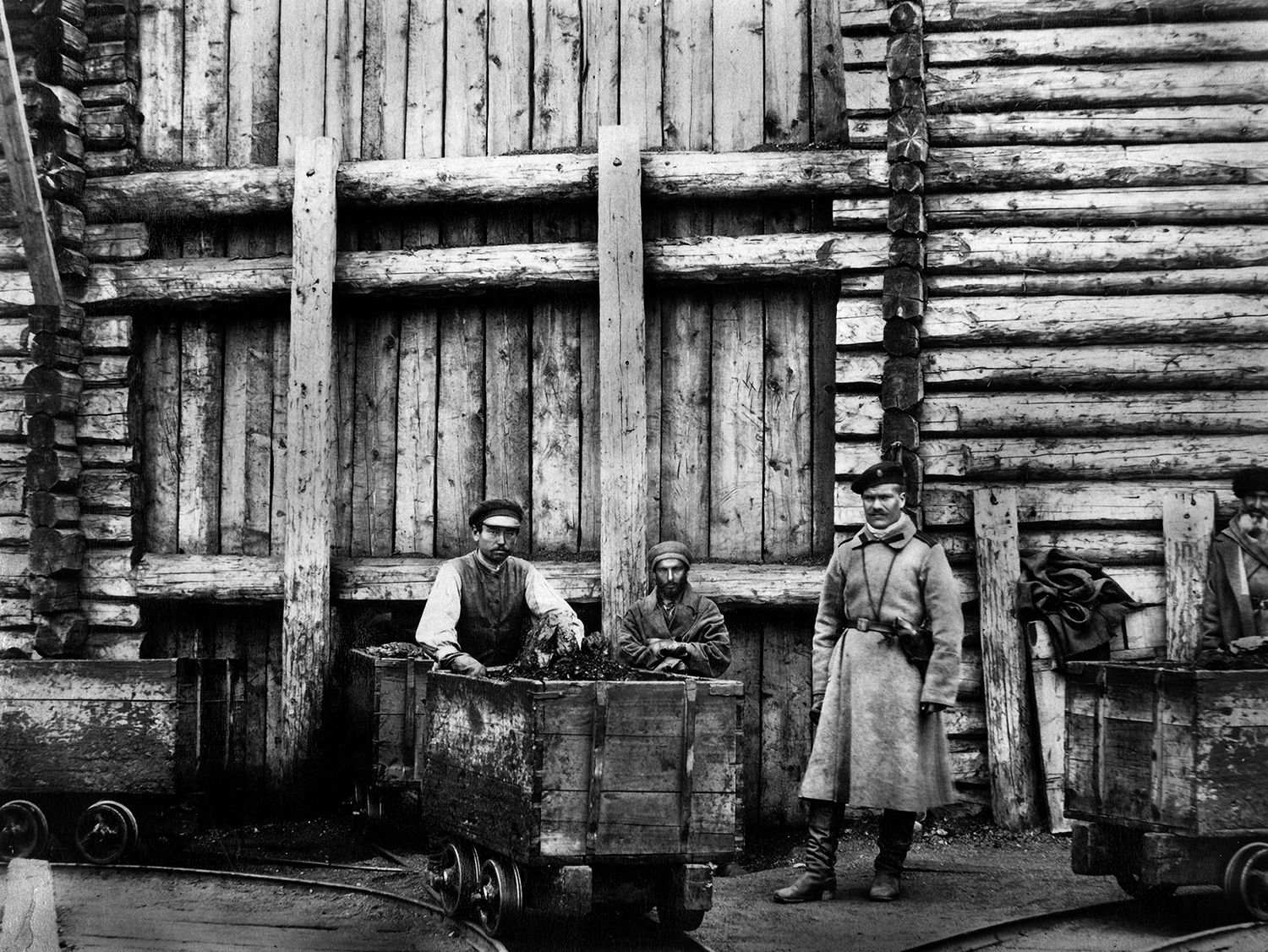 Угольное предприятние «Общество Сахалин», Дуэ. 1890–1891. Фото: Иннокентий Павловский | Гос.литературный музей | Цифровая копия Liberty.SU