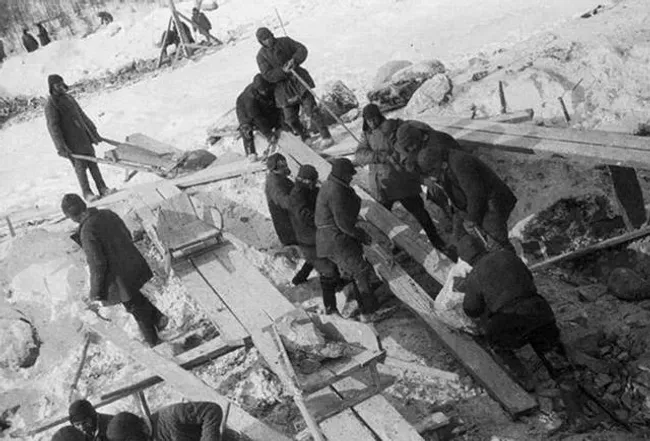 Construction on the Belomorkanal. 1933. Photo: Alexander Rodenko / White Sea Canal NKVD archive, Medvezhyegorsk